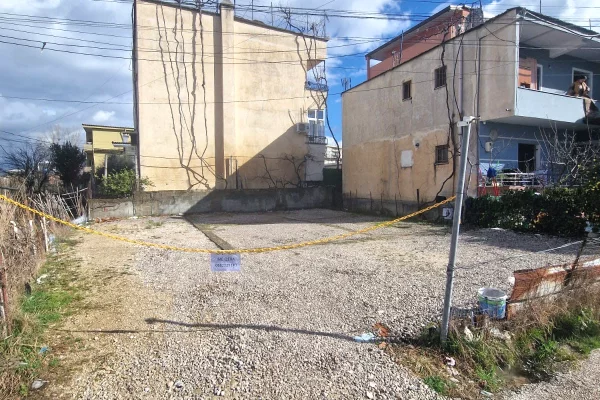 Truall ose Toke  ne Tirane - 350 Euro