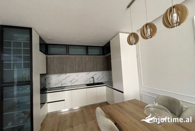 Shtepi me qera 2+1 ne Tirane - 650 Euro