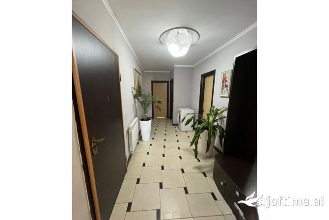 Shtepi me qera 2+1 ne Tirane - 800 Euro