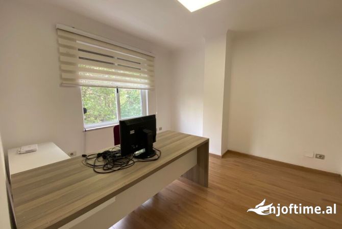 Ambient biznesi me qera 3+1 ne Tirane - 600 Euro