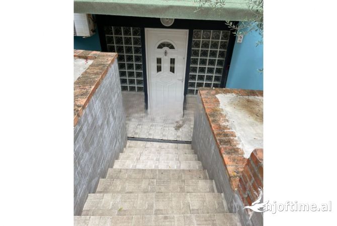 Shtepi ne shitje Apartament ne Tirane, 2+1, Mobilimi E mobiluar, Pagesa 90,000  Euro.