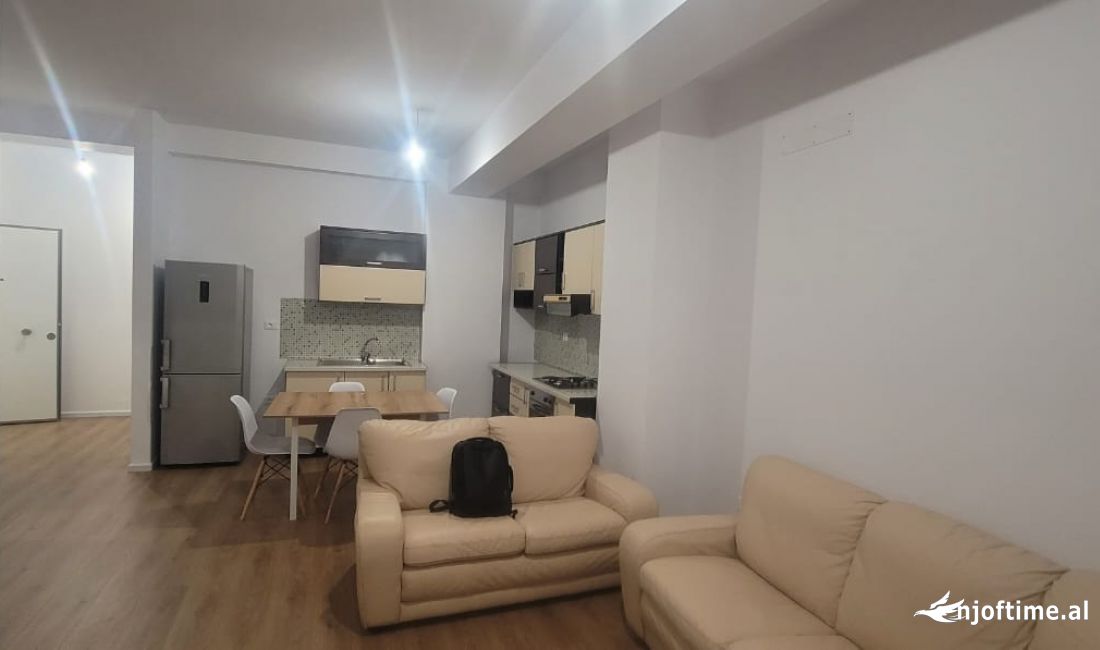 Shtepi me qera Apartament ne Tirane, 2+1, Mobilimi E mobiluar, Pagesa 450  Euro.