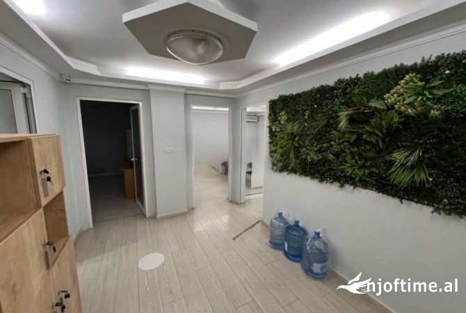 Ambient biznesi me qera 3+1 ne Tirane - 790 Euro