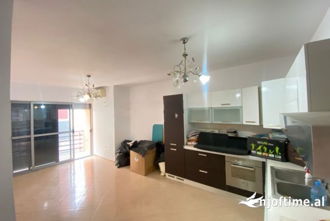 Shtepi me qera 2+1 ne Tirane - 420 Euro