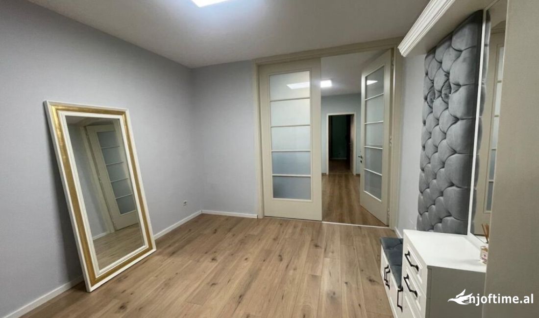 Shtepi me qera Apartament ne Tirane, 2+1, Mobilimi E mobiluar, Pagesa 800  Euro.