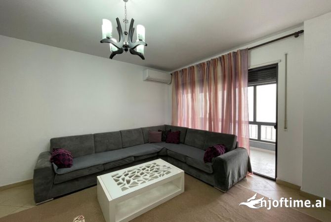 Shtepi me qera 2+1 ne Tirane - 450 Euro