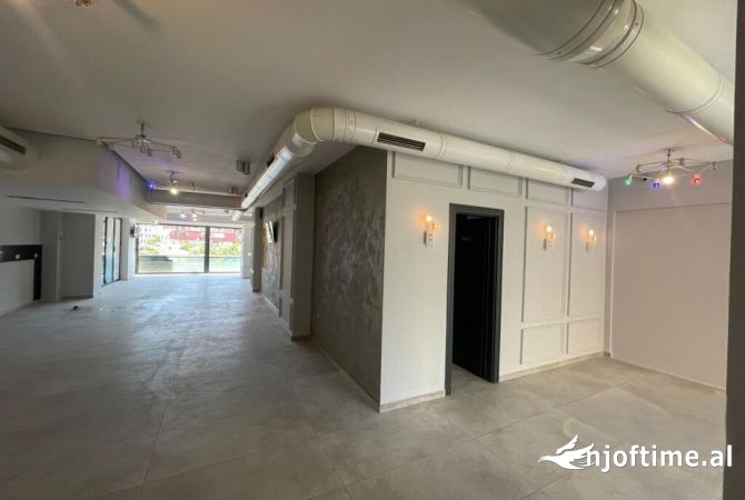 Ambient biznesi me qera 2+1 ne Tirane - 1,500 Euro