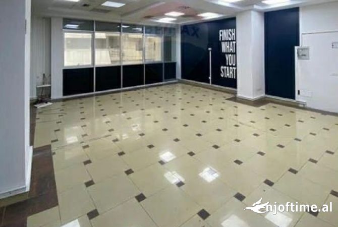Ambient biznesi me qera 3+1 ne Tirane - 800 Euro