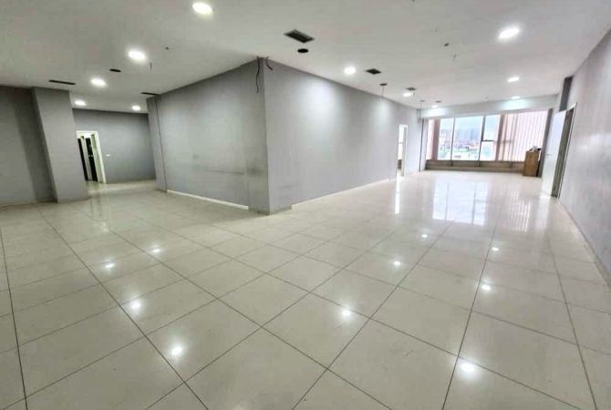 Ambjent biznesi ne shitje 3+1 ne Tirane - 600,000 Euro