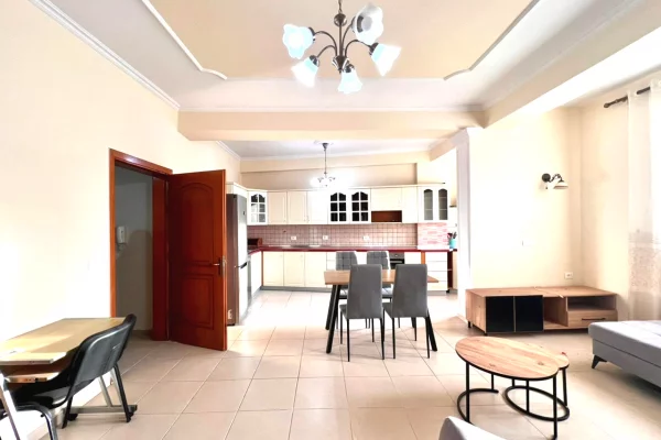 Shtepi me qera 2+1 ne Tirane - 300 Euro