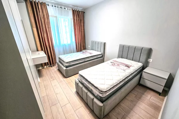 Shtepi me qera Apartament ne Tirane, 2+1, Mobilimi E mobiluar, Pagesa 76,000  Leke.