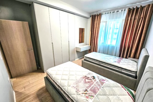 Shtepi me qera 2+1 ne Tirane - 76,000 Leke