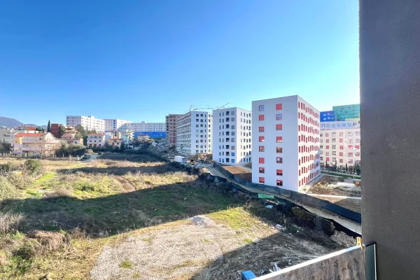  Jepet me Qera:Apt. 3+1+2wc & 1 bllk 📍Petro Nini ) Hera e parë me qera || Super vendndodhje ✨️ 65,000 lekë / Muaji 💶