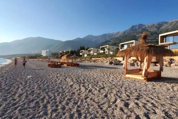 Luxury villas for sale in Tirana 3+1, Emty