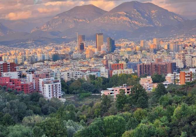 Shitet  Toke ( Kodra e Diellit 1, sa Kalon ) 5000m2 - Qetesi & Privatesi ++ Pamje Panormaike