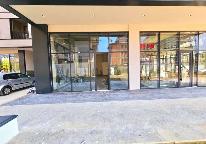 Shitet: Ambient Open Space  ( 📍Fusha e Aviacionit ) k0, Direkt Buze Rr. Kryesore