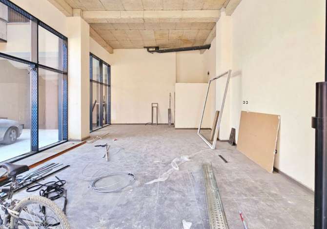 Shitet: Ambient Open Space  ( 📍Fusha e Aviacionit ) k0, Direkt Buze Rr. Kryesore