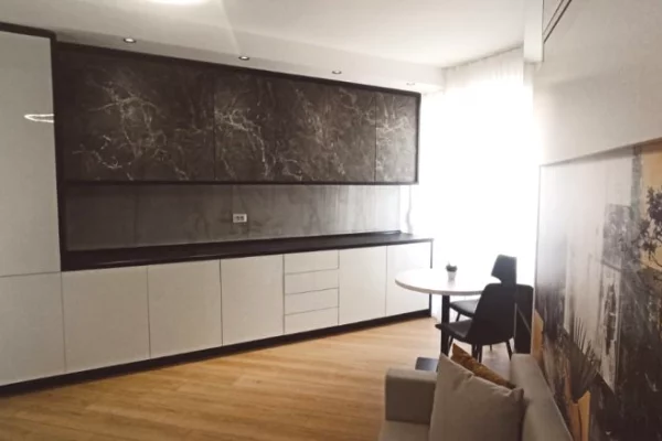 Shtepi ne shitje Apartament ne Tirane, Garsoniere, Mobilimi E mobiluar, Pagesa 82,000  Euro.