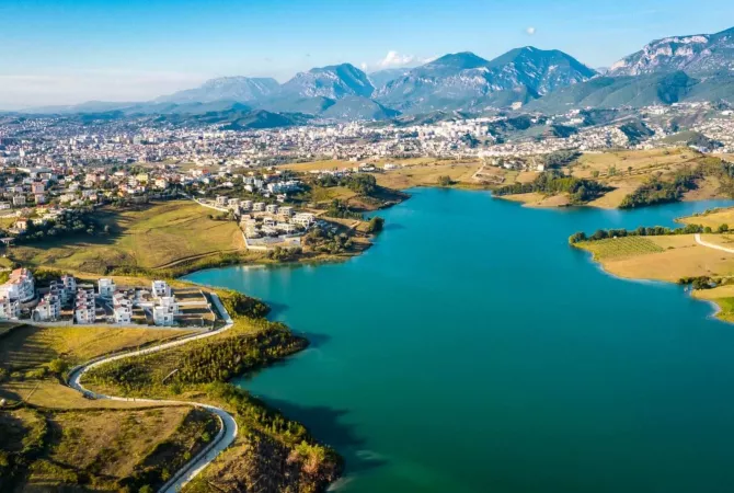 Shtepi ne shitje Apartament ne Tirane, 3+1, Mobilimi E mobiluar, Pagesa 560,000  Euro.