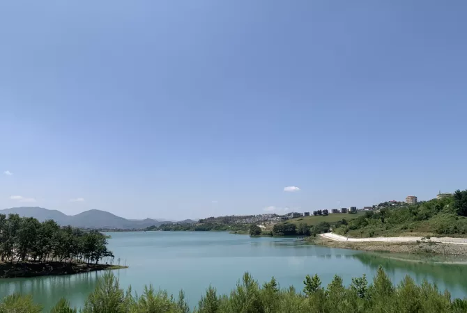 Shtepi ne shitje Apartament ne Tirane, 3+1, Mobilimi E mobiluar, Pagesa 560,000  Euro.