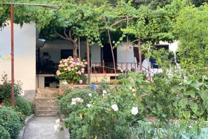 Shtepi ne shitje Shtepi Private ne Tirane, 3+1, Mobilimi Bosh, pa mobiluar, Pagesa 115,000  Euro.