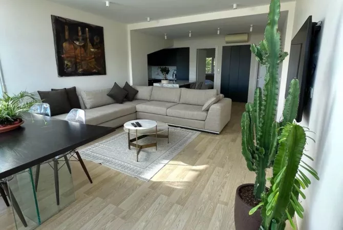 Shtepi ne shitje Apartament ne Tirane, 2+1, Mobilimi E mobiluar, Pagesa 420,000  Euro.