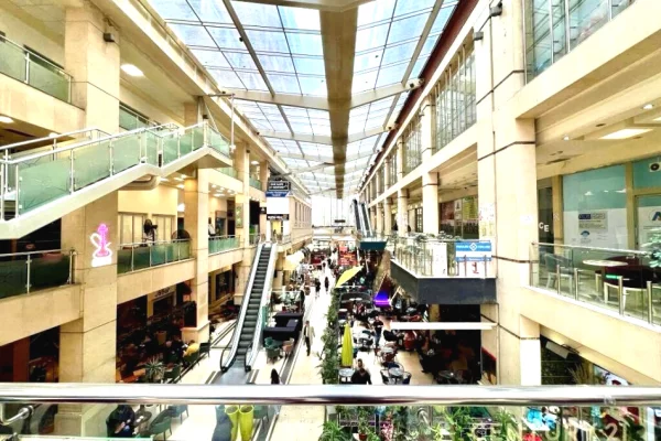 Amb Komercial Open Space (105m2) fiks te Galeria, fasade nga 15Kateshi ( Qender ) kati 2