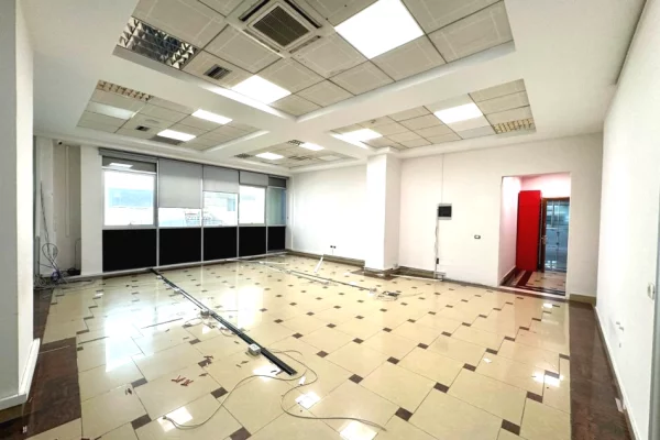 Ambient biznesi me qera 3+1 ne Tirane - 800 Euro