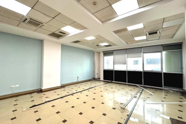 Ambient biznesi me qera 3+1 ne Tirane - 800 Euro