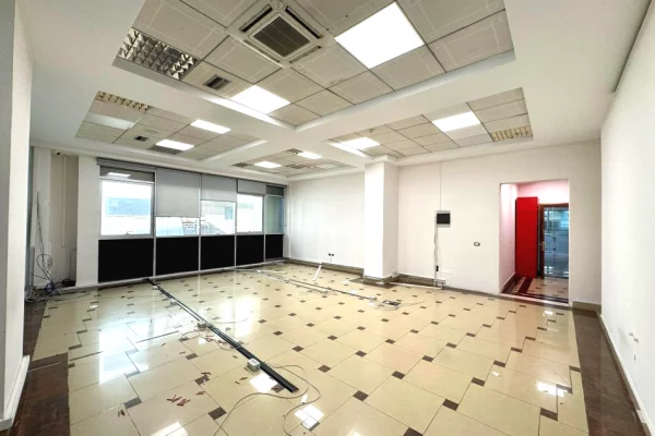 Ambient biznesi me qera 3+1 ne Tirane - 800 Euro