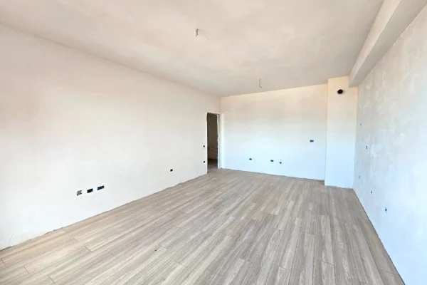 Shtepi ne shitje Apartament ne Tirane, 1+1, Mobilimi Bosh, pa mobiluar, Pagesa 107,730  Euro.
