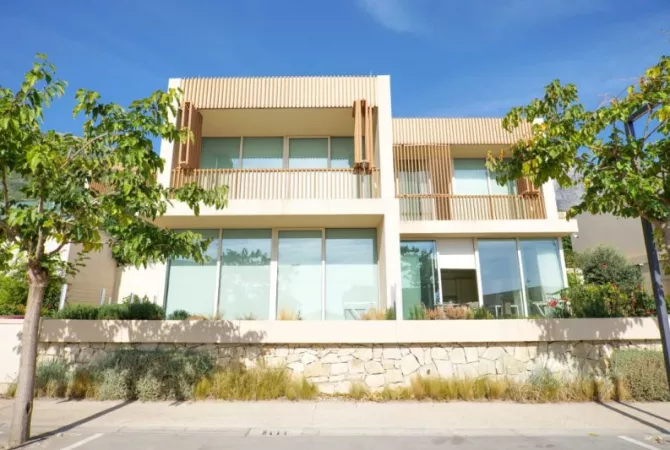 Shtepi ne shitje Vila Luksoze ne Himare, 2+1, Mobilimi E mobiluar, Pagesa 1,100,000  Euro.