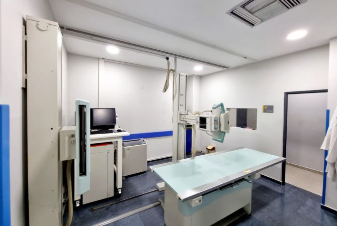 Shitet: Amb Komercial **628m2 ( Kryq. Laprakes - Rr. Dritan Hoxha ) Fasade Xhami nga Rr. Kryesore