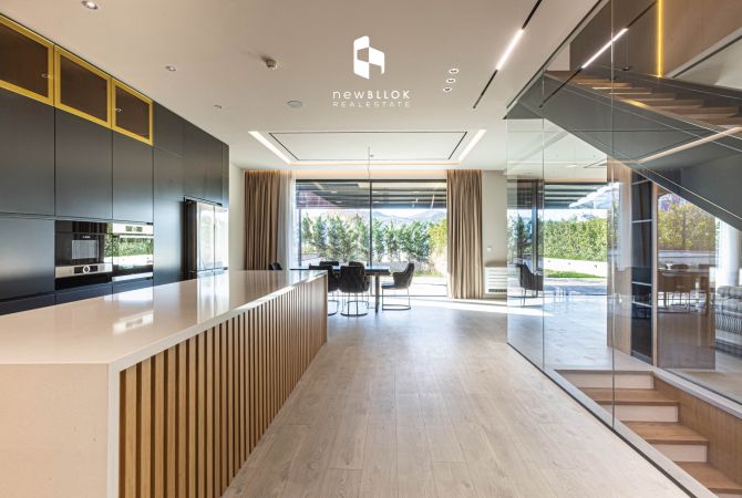 Shtepi ne shitje Vila Luksoze ne Tirane, 4+1, Mobilimi E mobiluar, Pagesa 1,550,000  Euro.