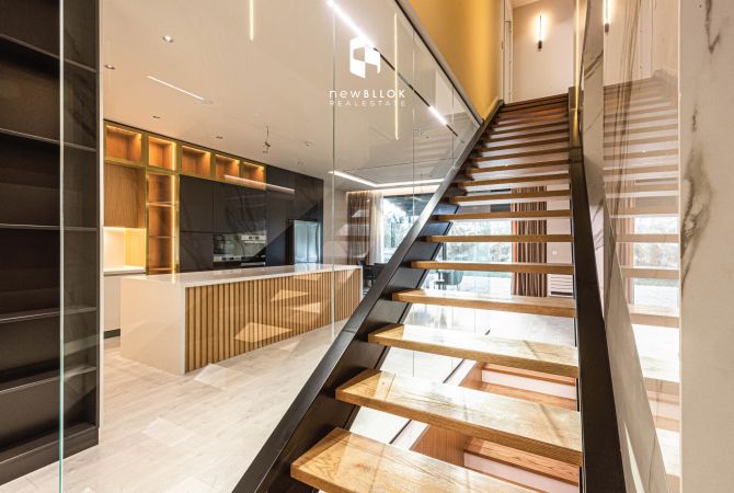 Shtepi ne shitje Vila Luksoze ne Tirane, 4+1, Mobilimi E mobiluar, Pagesa 1,550,000  Euro.