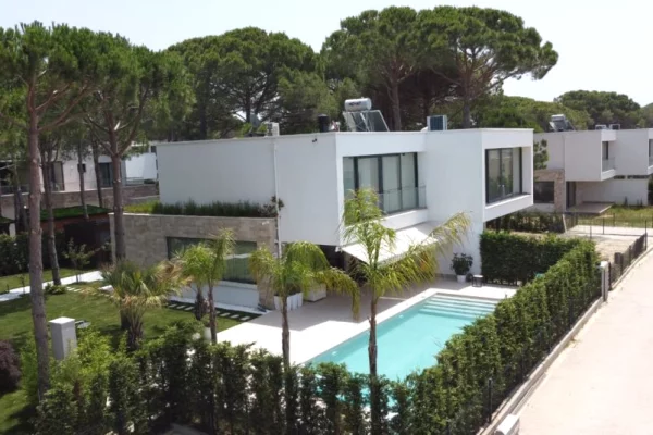 Luxury villas for sale in Durres 5+1, Emty