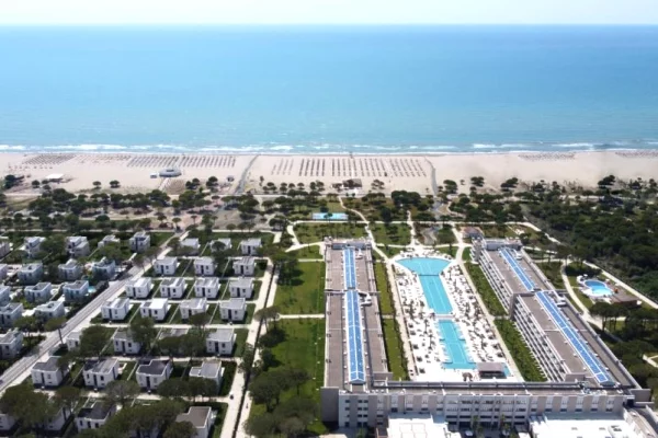 Luxury villas for sale in Durres 5+1, Emty