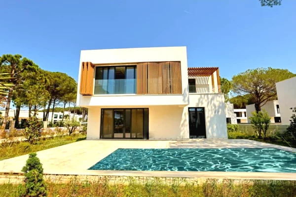 Shtepi ne shitje 5+1 ne Durres - 1,900,000 Euro