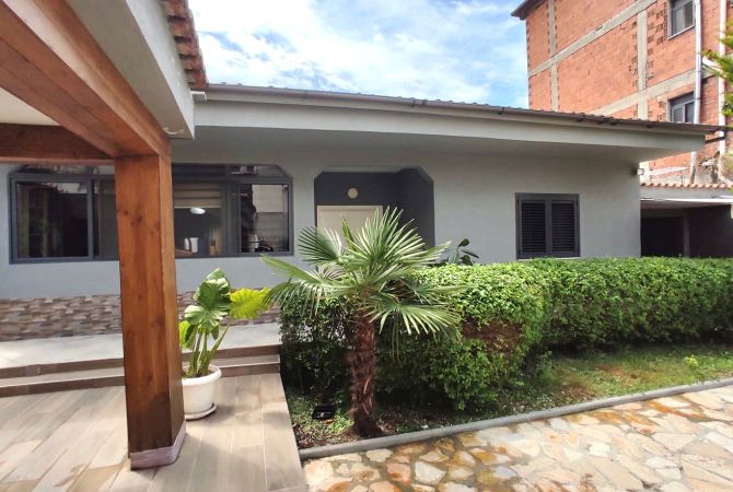 Shtepi me qera Shtepi Private ne Tirane, 2+1, Mobilimi E mobiluar, Pagesa 600  Euro.