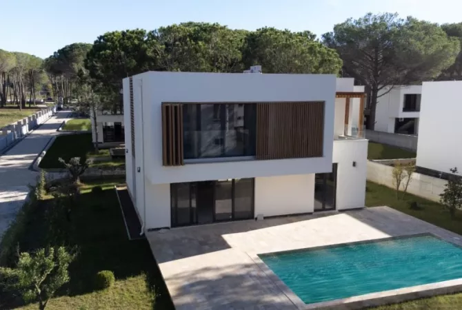 Shtepi ne shitje Vila Luksoze ne Himare, 3+1, Mobilimi Bosh, pa mobiluar, Pagesa 1,250,000  Euro.