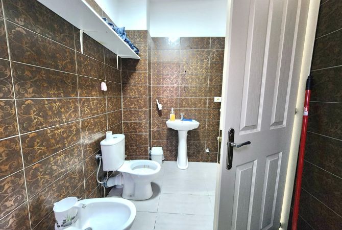 Shtepi ne shitje Apartament ne Tirane, 1+1, Mobilimi Bosh, pa mobiluar, Pagesa 194,400  Euro.