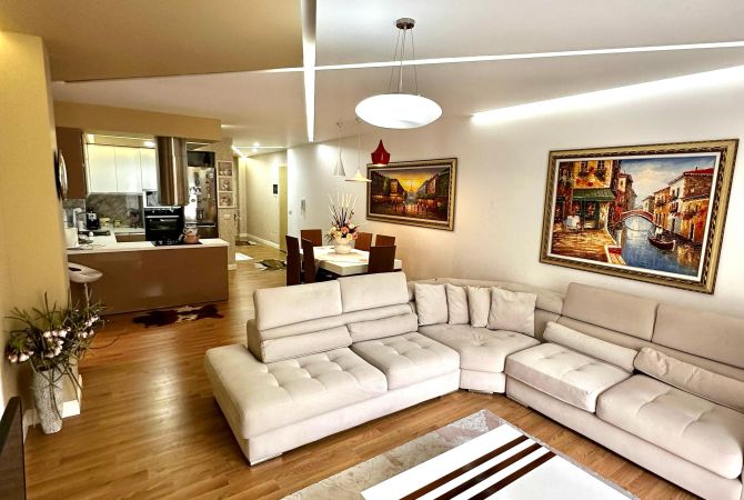 Shtepi ne shitje Apartament ne Tirane, 2+1, Mobilimi E mobiluar, Pagesa 225,000  Euro.