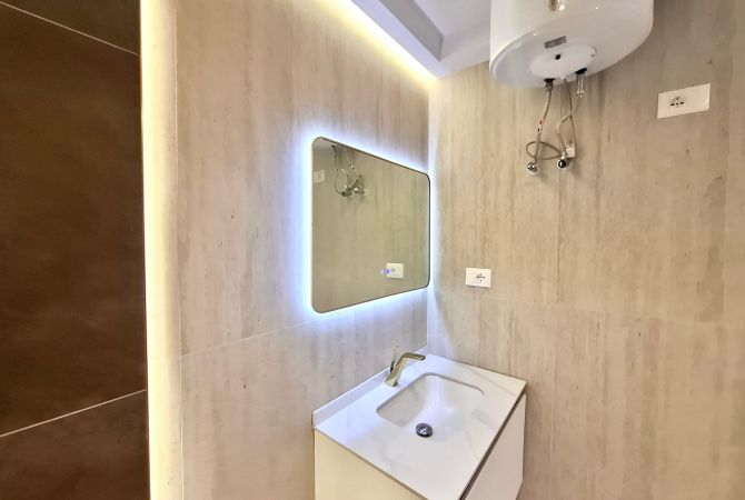 Shtepi ne shitje Apartament ne Tirane, 2+1, Mobilimi Bosh, pa mobiluar, Pagesa 237,000  Euro.