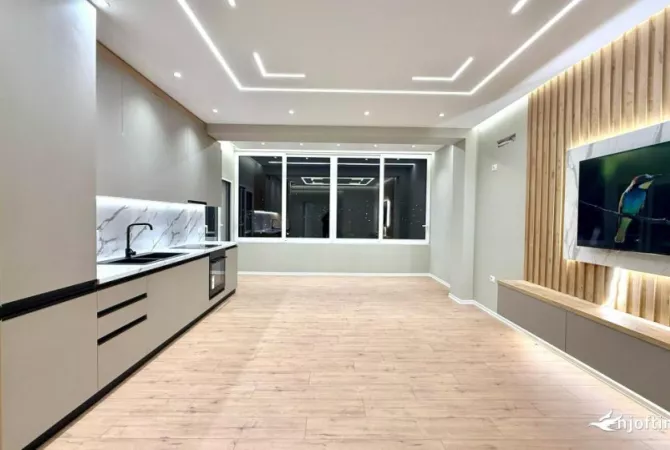 Penthouse (panoramic top floor) for sale in Vlora 2+1, Emty