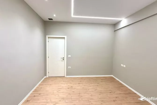 Penthouse (panoramic top floor) for sale in Vlora 2+1, Emty