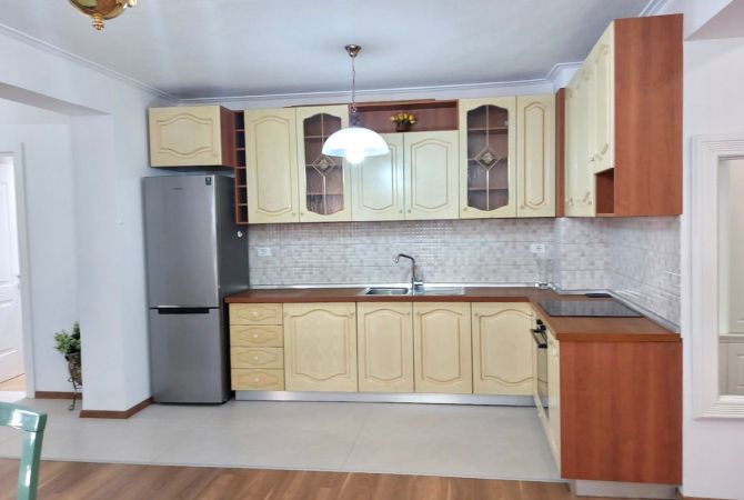 Shtepi me qera 2+1 ne Tirane - 1,200 Euro