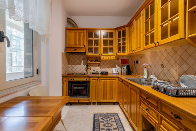 Shtepi me qera Apartament ne Tirane, 2+1, Mobilimi E mobiluar, Pagesa 1,000  Euro.