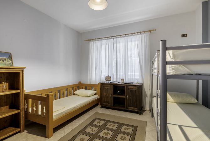 Shtepi me qera Apartament ne Tirane, 2+1, Mobilimi E mobiluar, Pagesa 1,000  Euro.