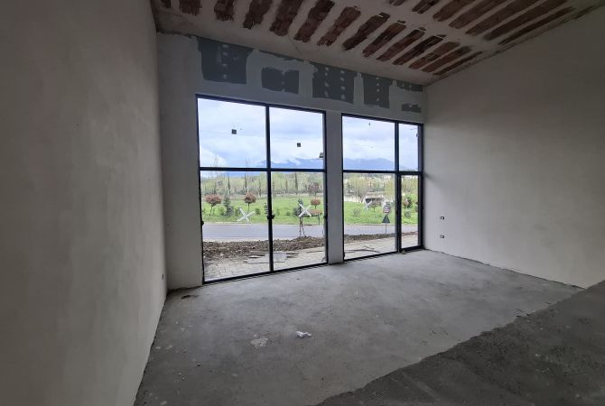 Ambient biznesi me qera 3+1 ne Tirane - 3,700 Euro
