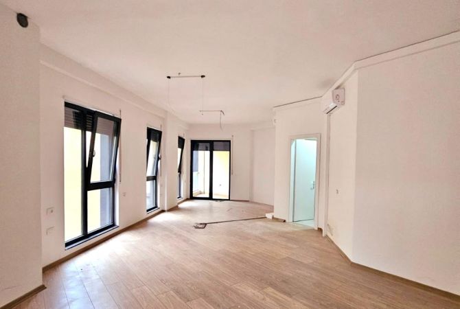 Ambient biznesi me qera 3+1 ne Tirane - 800 Euro